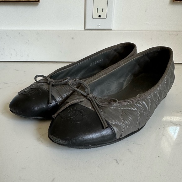 Chanel Grey Quilted Ballet Flats with Black Cap Toe - 36.5 - Picture 10 of 10